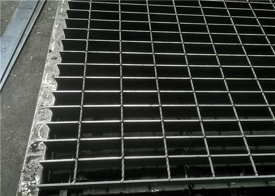 25x5 Galvanizli Metal Podyum Döşeme Q345 Endüstriyel Platform