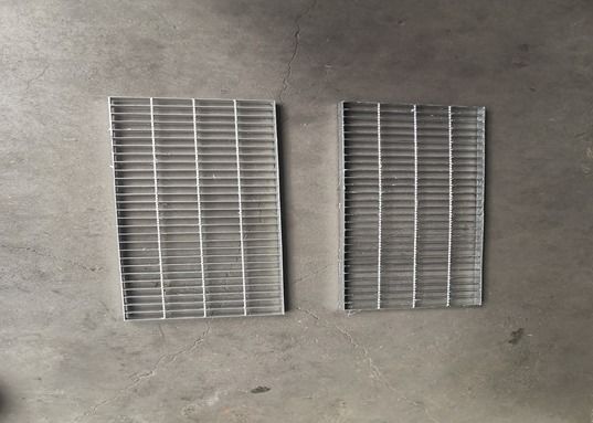 Yaya Podyum Çelik Izgarası Tırtıklı Sıcak Daldırma Galvanizli Izgara