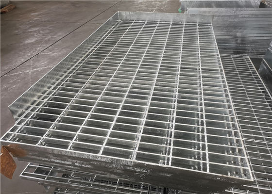 Paslanmaz Galvanizli Merdiven Basamakları Çelik Izgara Podyum Q235 305mm Genişlik
