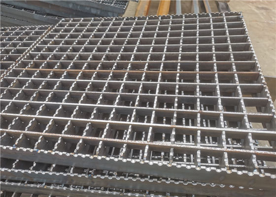 Tırtıklı Merdiven Basamağı Platformu Çelik Izgara Sıcak Daldırma Galvanizli 3X30