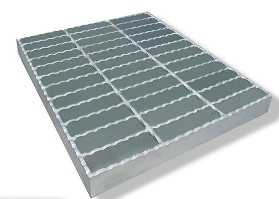 Driveway için ISO9001 Pas Korumalı Podyum Çelik Izgara 8 * 8mm Metal Izgara