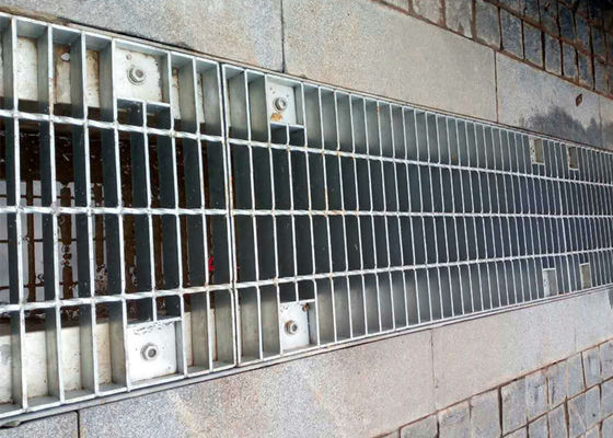 Galvanizli Podyum Çelik Izgara Plakası Paslanmaz Çelik 304 Şerit Rengi