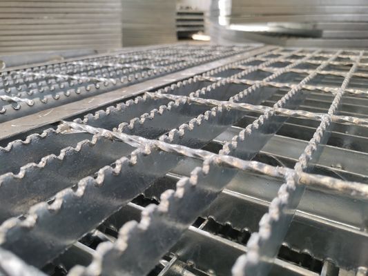 50*5mm Korozyon Önleyici Metal Izgara Platformu 4mm Kalın Hafif Yapı