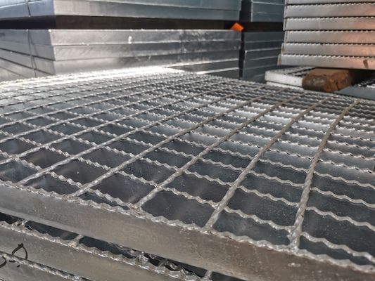 Sanitasyon Mühendisliği için Kare Liman Kaymaz Çelik Izgara Merdiven Basamakları 40mm