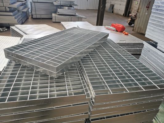 Sanitasyon Mühendisliği için Kare Liman Kaymaz Çelik Izgara Merdiven Basamakları 40mm