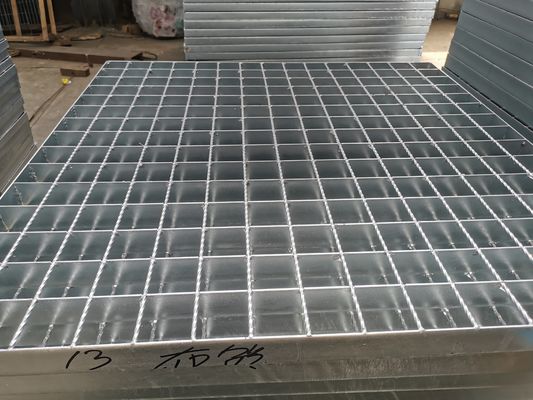 Sanitasyon Mühendisliği için Kare Liman Kaymaz Çelik Izgara Merdiven Basamakları 40mm