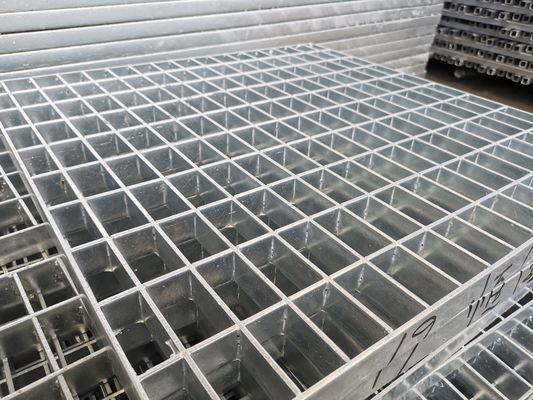 Düz Tip 76mm Galvanizli Çelik Izgara Isı Yayılımlı Merdiven Izgarası NAAMM Standardı