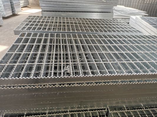 Düz Tip 76mm Galvanizli Çelik Izgara Isı Yayılımlı Merdiven Izgarası NAAMM Standardı
