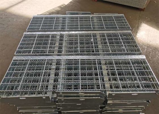 Endüstriyel Platform Merdiven Basamakları Demiryolu Köprüsü İçin 5mm Kalınlığında Çelik Izgara