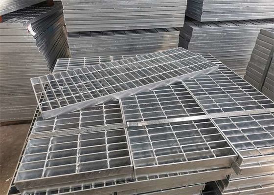 Sıcak Daldırma Galvanizli Merdiven Basamakları Çelik Izgara 60mm Tırtıklı Stil