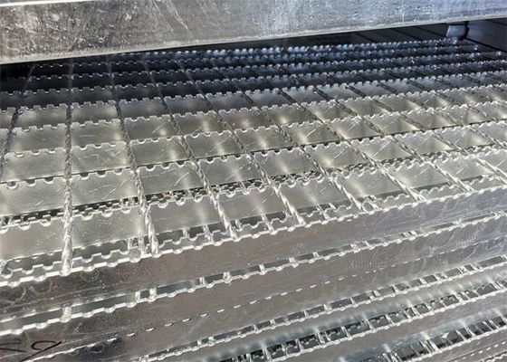 AS1657 Standart Kaymaz Çelik Merdiven Basamakları Otopark İçin 100mm Izgara