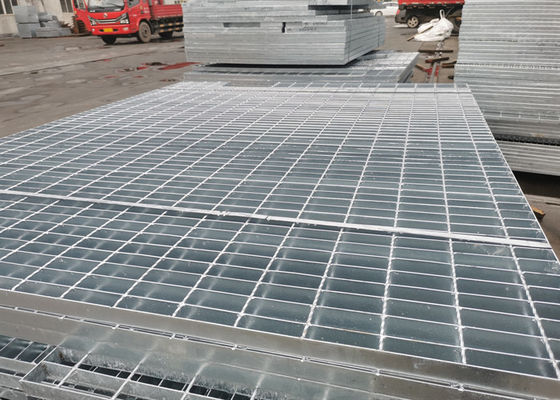 1000mm × 6000mm Sıcak Daldırma Galvanizli Çelik Kaldırım Kayma Direnci Kaynaklı Çelik Izgara