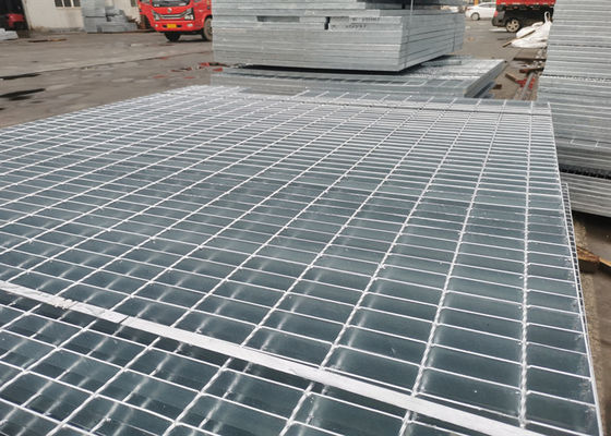 1000mm * 300mm Sıcak Daldırma Galvanizli Çelik Merdiven Kaldırım Kaynaklı Çelik Izgara