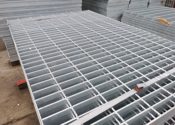 1000mm × 6000mm Sıcak Daldırma Galvanizli Çelik Kaldırım Kayma Direnci Kaynaklı Çelik Izgara