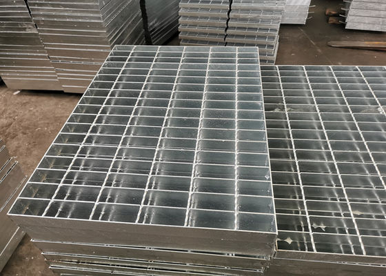 1000mm * 300mm Sıcak Daldırma Galvanizli Çelik Merdiven Kaldırım Kaynaklı Çelik Izgara