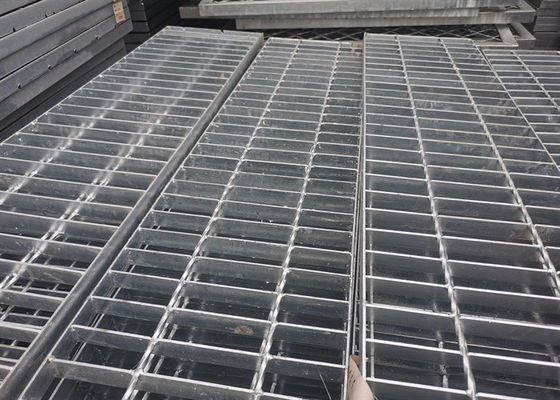 30 * 100mm Kaynaklı Bar Izgara Yürüme Yolu Q235 Galvanizli Çelik Izgara