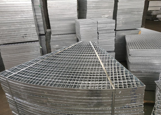 Dış Mekan Yuvarlak Kapak Galvanizli Drenaj Izgaraları S304 Basınç Kilitli