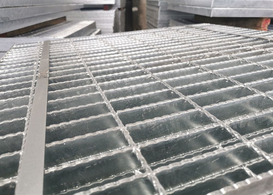Yüksek Mukavemetli Platform Çelik Izgara 100mm Kaymaz Galvanizli Geçit Mesh