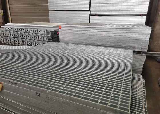 Tırtıklı 30 * 100mm Sıcak Daldırma Galvanizli Çelik Izgara Yüksek Mukavemet