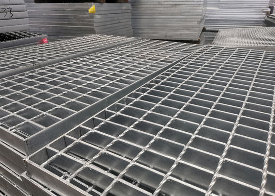 Yüksek Mukavemetli Platform Çelik Izgara 100mm Kaymaz Galvanizli Geçit Mesh