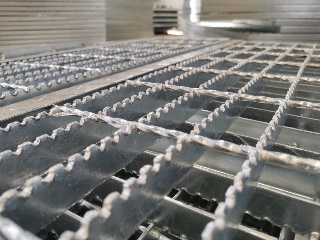 50*5mm Korozyon Önleyici Metal Izgara Platformu 4mm Kalın Hafif Yapı