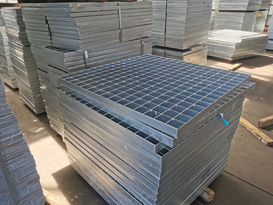 Düz Tip 76mm Galvanizli Çelik Izgara Isı Yayılımlı Merdiven Izgarası NAAMM Standardı